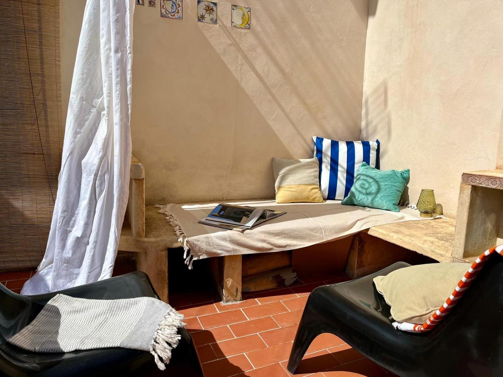 Casa Con Vistas Al Mar Y Patio De Buganvillas Aigues Exterior photo